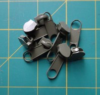 Zipper für EndlosreiÃverschluss (Farbe 30 Olivgrün)